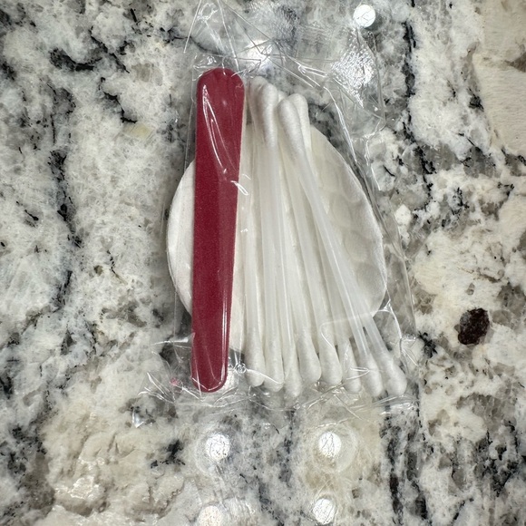 NEW 12 piece Disney Resort Toiletries Set - Picture 6 of 11